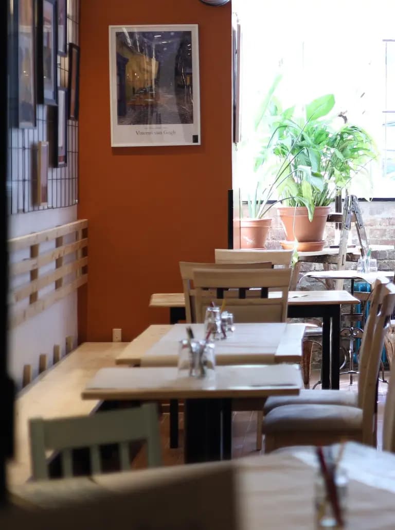 Hidden Giraffe café — Inside 1