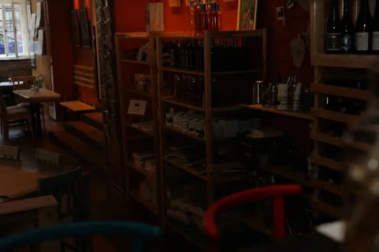 Hidden Giraffe café — Inside 4