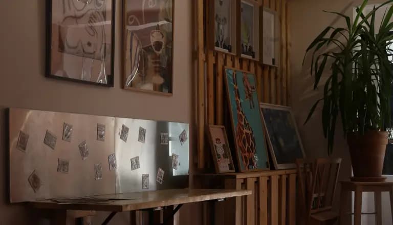 Hidden Giraffe café — Inside 5