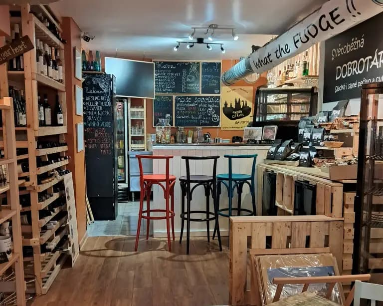 Hidden Giraffe café — Bar Far
