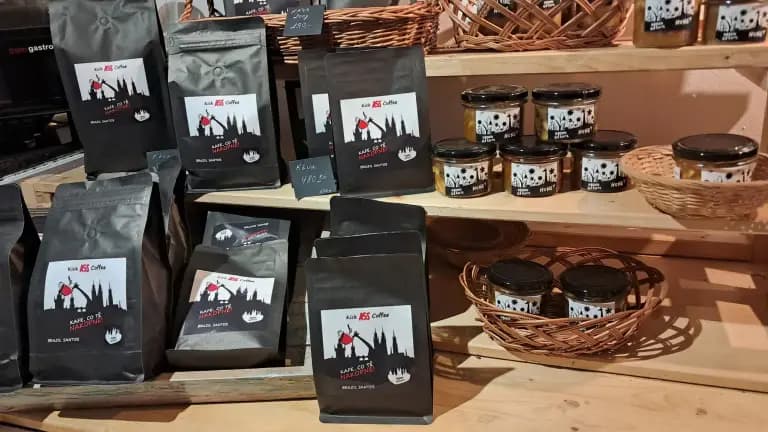 Hidden Giraffe café — Coffee And Honey