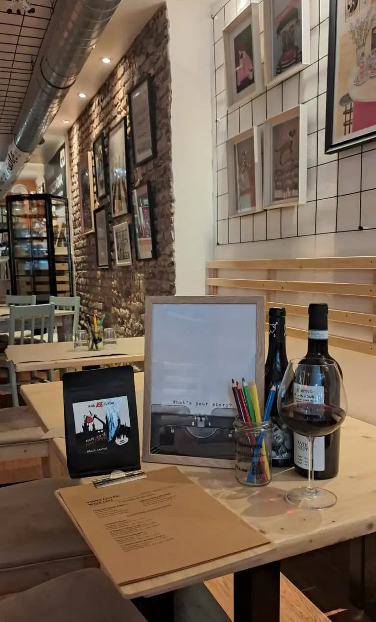 Hidden Giraffe café — Inside 1