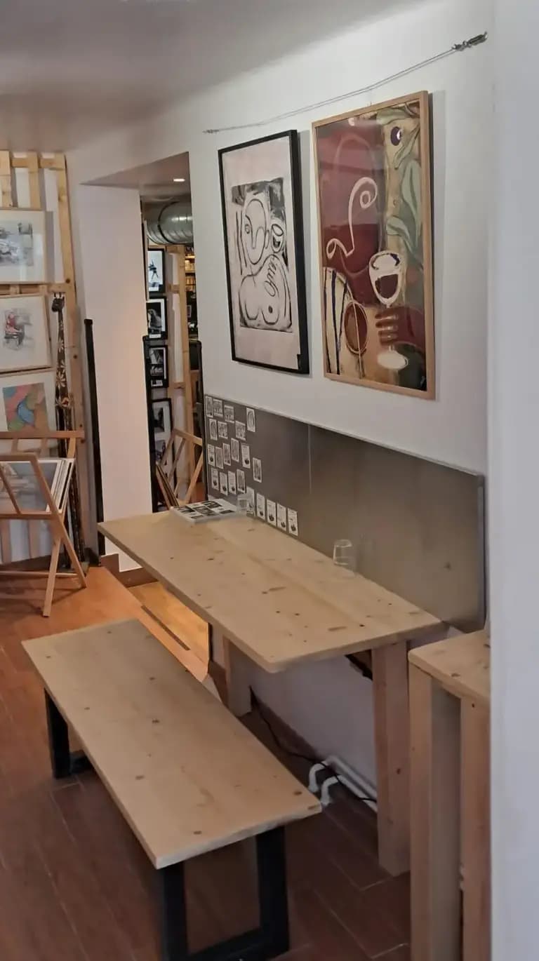 Hidden Giraffe café — Inside 4