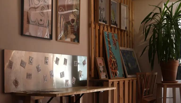 Hidden Giraffe café — Inside 7