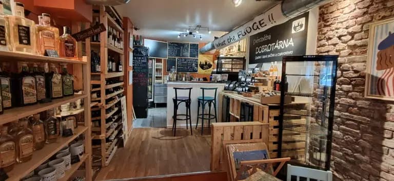 Hidden Giraffe café — Inside 9