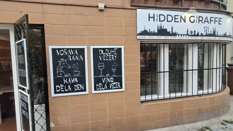 Hidden Giraffe café — Outside 1